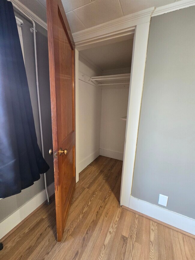 Building Photo - 96 N Main St