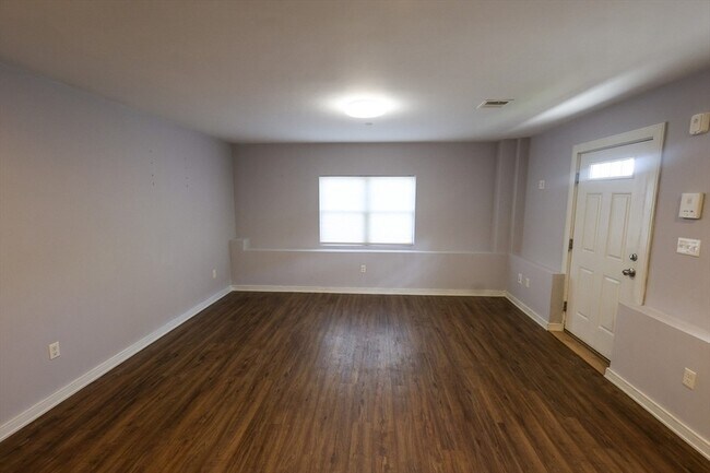 Building Photo - 332 Talbot Ave