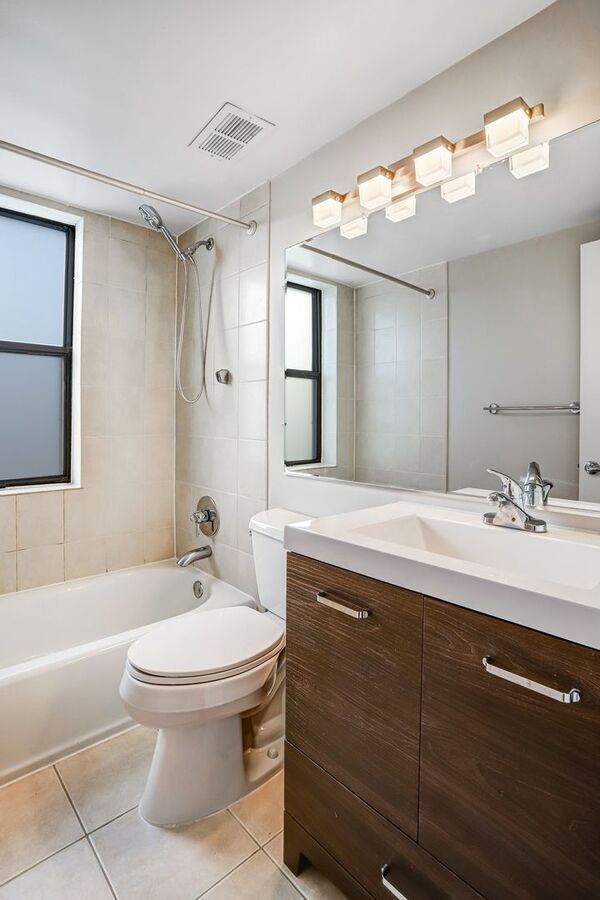 Building Photo - 1727 R St NW