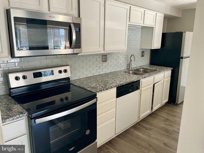 Building Photo - 17 Cranberry Ct