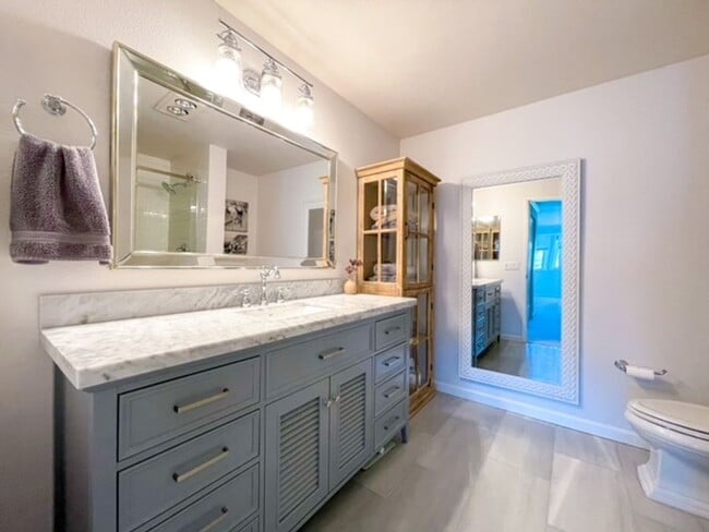 Building Photo - 2b/2ba Seattle House