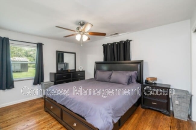 Building Photo - 217 Buckingham Dr