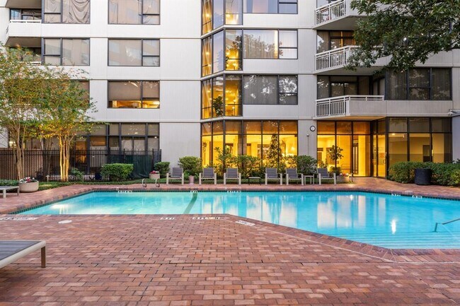 Building Photo - 15 Greenway Plz