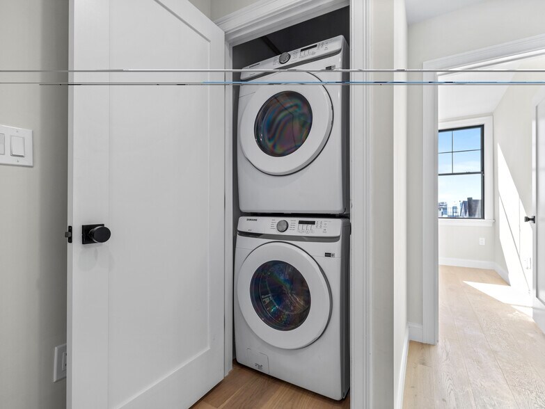 Building Photo - 48 Woodward St