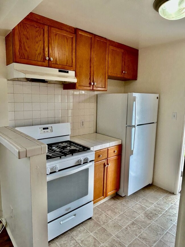 Building Photo - Bright & Airy 2 Bed / 1 Bath Apartment in Point Loma!