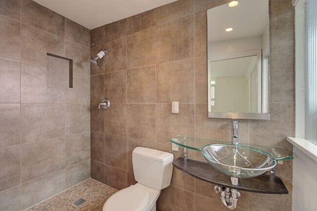 Building Photo - 4Bd/1.75Ba Seattle House