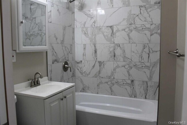 Building Photo - 211 Winnikee Ave