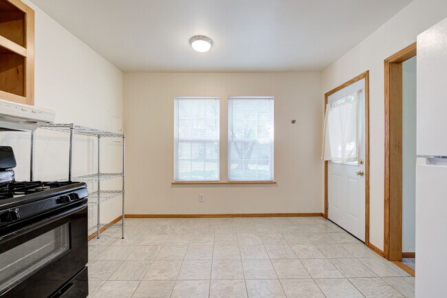 Building Photo - 639 S Pickard Ave