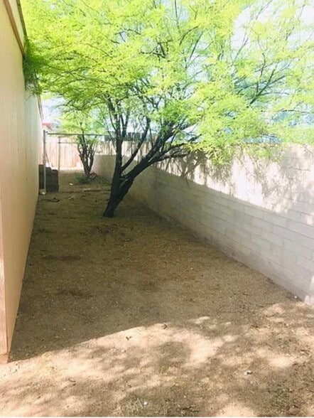 Building Photo - 940 N Palo Verde Blvd