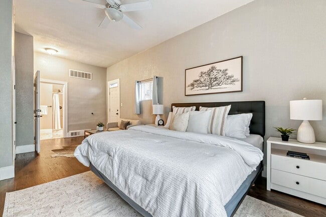 Building Photo - Updated Historic 5BR Near Downtown Denver & Light Rail! June Move-in Special!