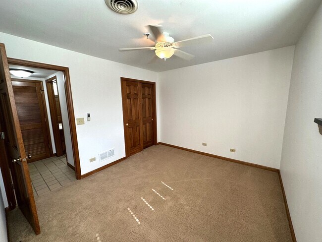 Building Photo - 730 N Seminary Ave