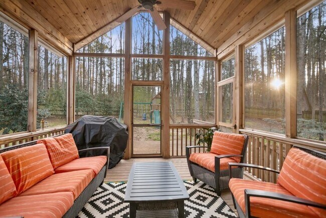 Building Photo - 541 Battleview Dr