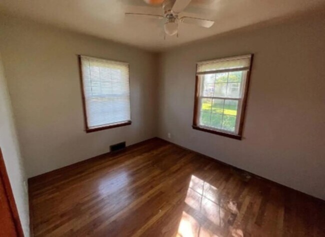 Building Photo - Spacious inside and out! Freshly painted!  3-Bedroom Rental Home – Comfort & Convenience!