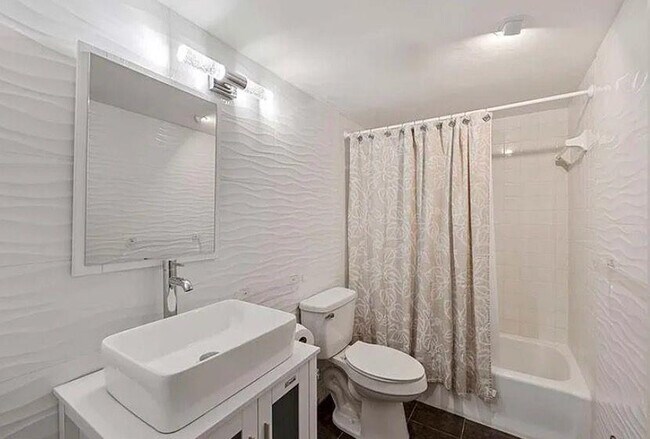 Building Photo - 209 Bobolink Way