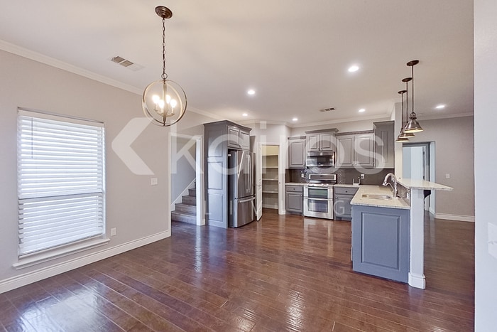 Building Photo - 7307 Albany Dr