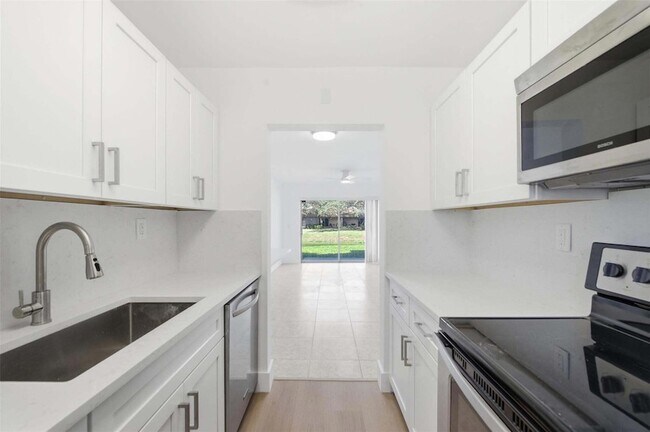 Building Photo - 3228 Coral Ridge Dr