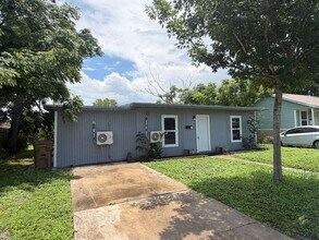 Building Photo - THREE BEDROOM ONE BATH