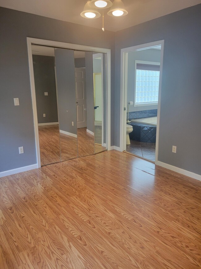 Building Photo - 11 Milnor Cir