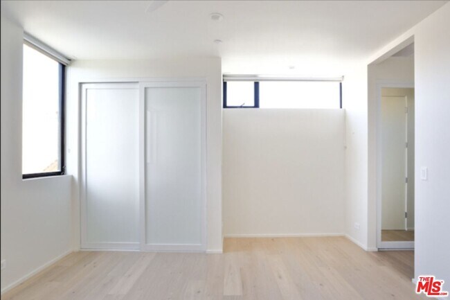 Building Photo - 1033 1/2 Grant St