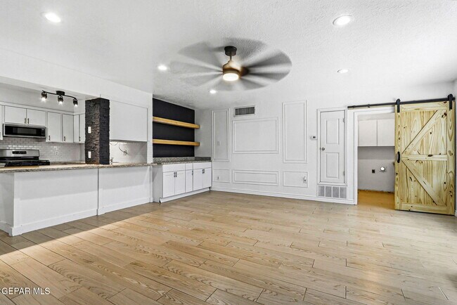 Building Photo - 513 Cardon St