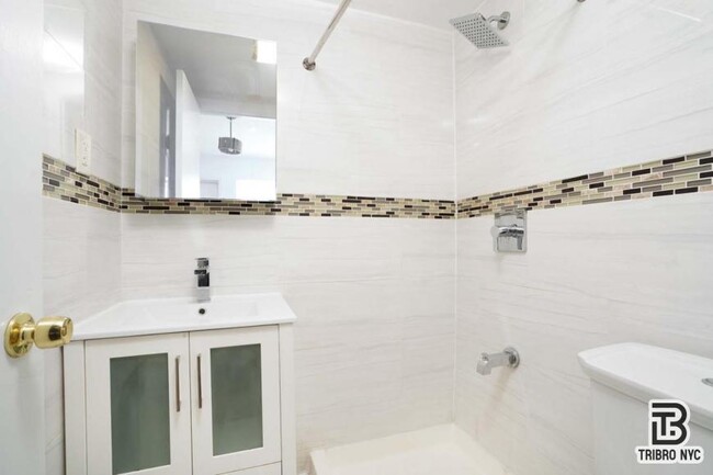 Building Photo - 4 bedroom in Brooklyn NY 11207