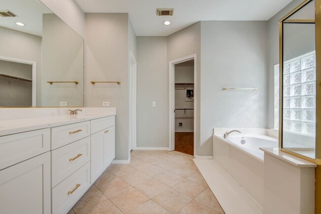 Building Photo - 11606 Canyon Mills Dr
