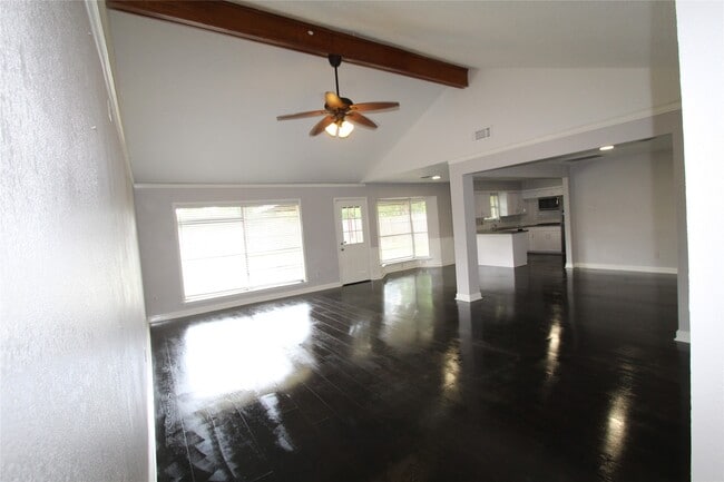 Building Photo - 409 Riverbend St