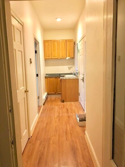 Building Photo - 38 Moore St