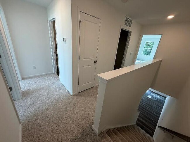 Building Photo - 898 Pilot St