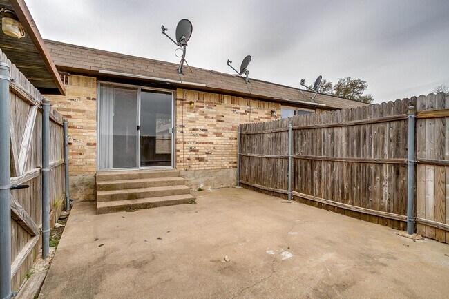 Building Photo - 1623 Westridge St