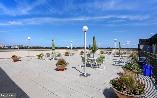 Building Photo - 4242 East-West Hwy