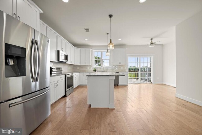 Building Photo - 212 Upper Brook Terrace