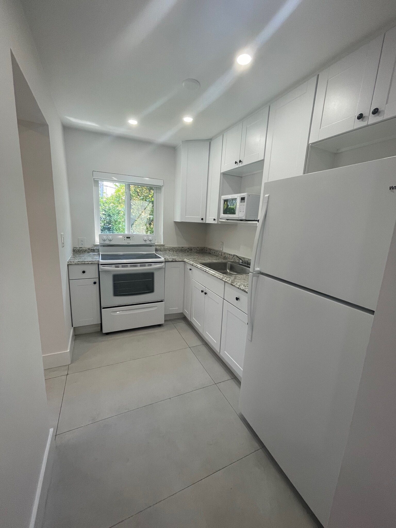 Building Photo - 2510 SW 27th St