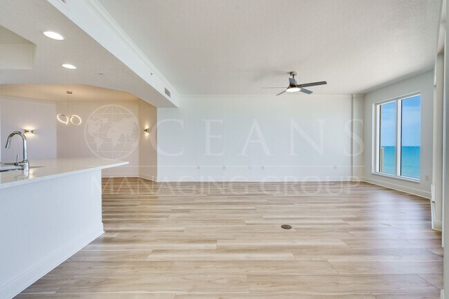 Building Photo - Breathtaking 3 Bedroom Daytona Beach Shore...