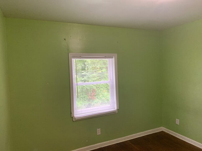 Building Photo - Move-in ready 1 Story Duplex located in th...
