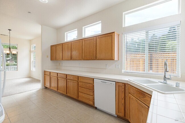 Building Photo - 201 Spur Ridge Ln