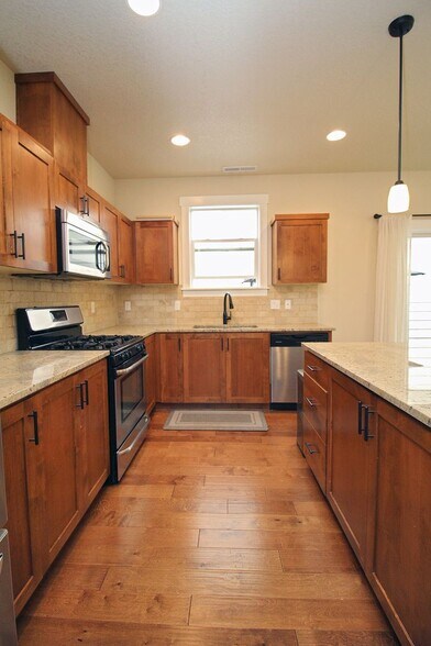 Building Photo - 420 SW 204th Terrace