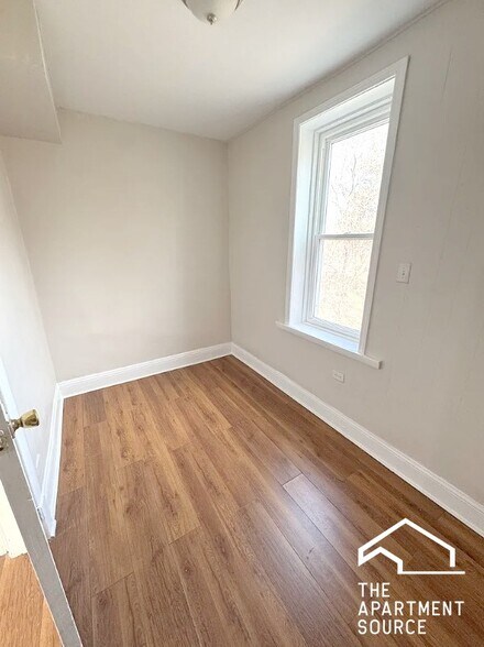 Building Photo - 8444 S Buffalo Ave