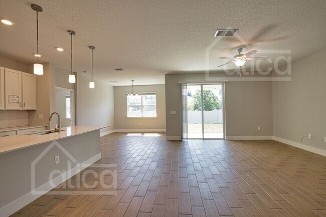 Building Photo - 1610 Rada Ln