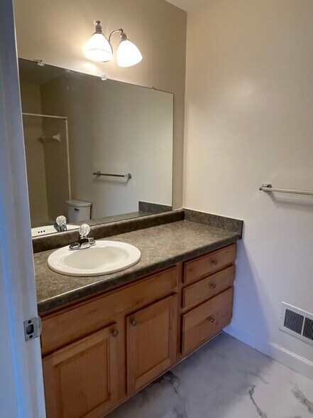 Building Photo - 3010 Bolgos Cir