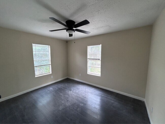 Building Photo - 7918 Woodlyn Rd