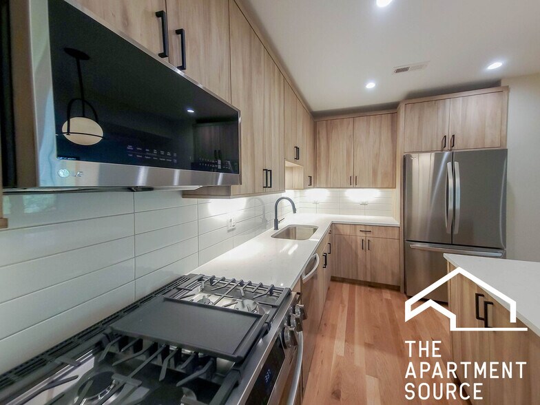 Building Photo - 4853 N Seeley Ave