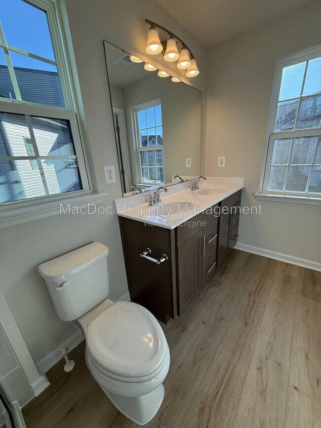 Building Photo - 1100 Rampart Dr