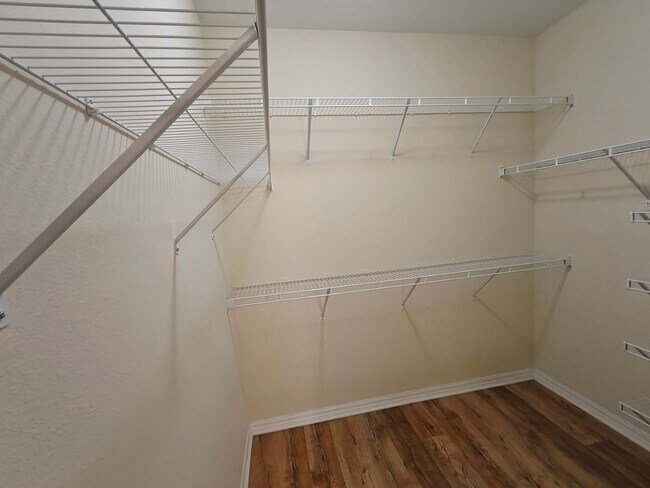 Building Photo - Charming & Modern 3-Bedroom Home with Bright Open Layout!