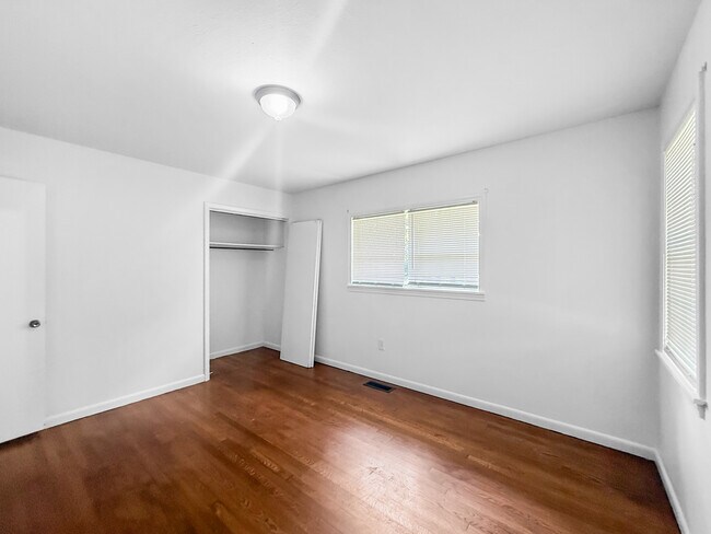 Building Photo - 107 Ann Dr