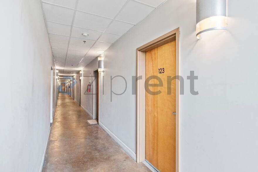 Building Photo - Unit 123