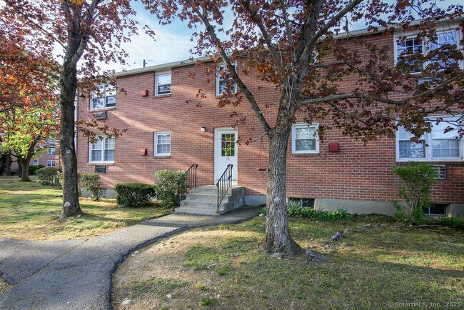 Building Photo - 4 Grandview Dr
