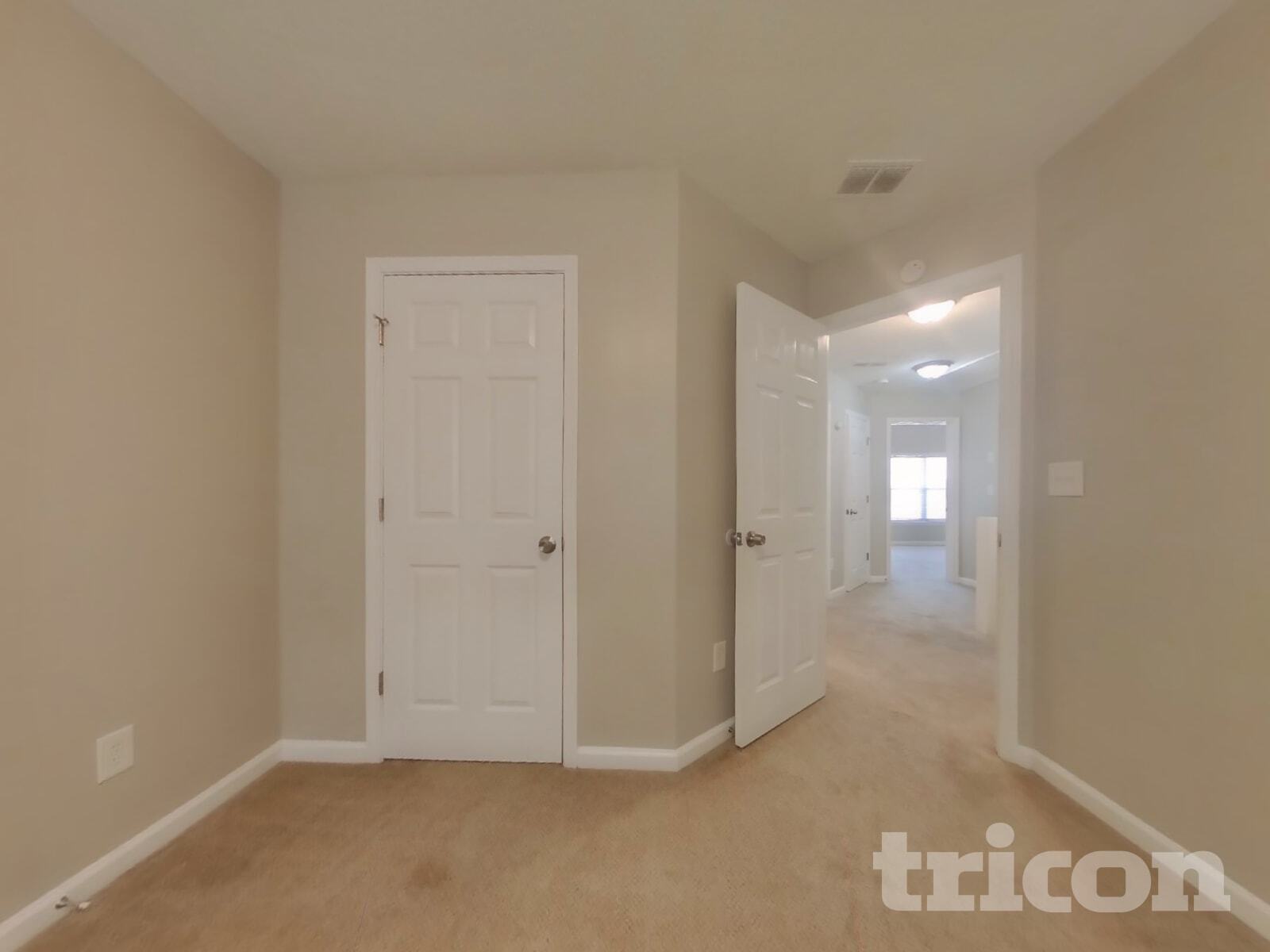 Building Photo - 411 Yarrow Way