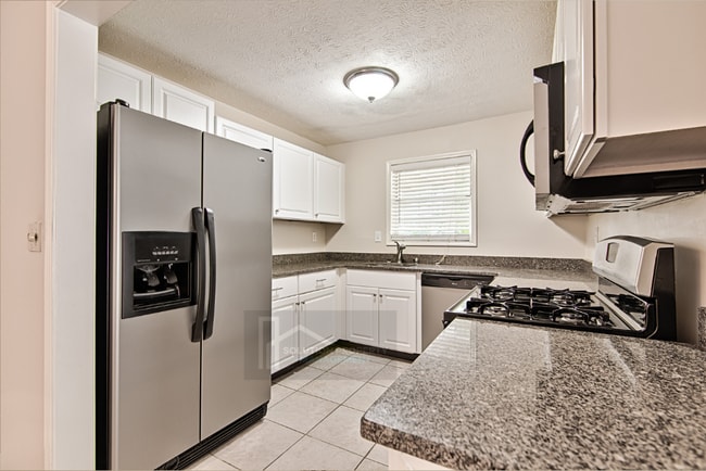 Building Photo - 1102 Augusta Dr