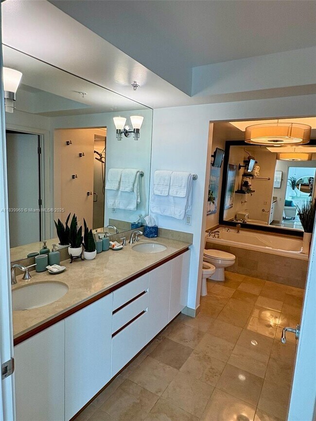 Building Photo - 1500 Ocean Dr